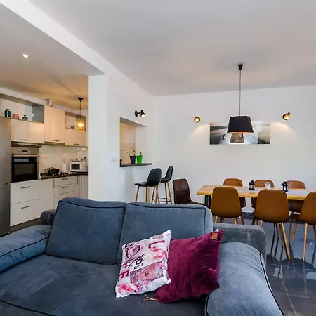 شقة Bell Memories- Two Bedroom With Balcony And Sea View A3 *